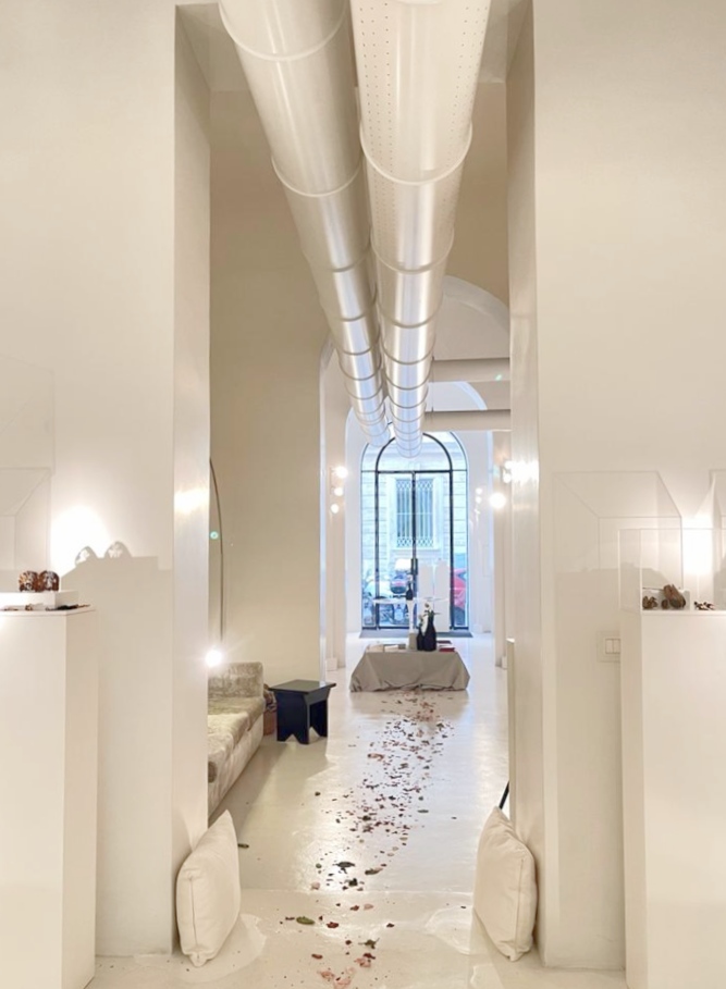 Nellimmagine, l'atelier di Claudia Chianese in via palermo 47 dove espone le sue opere i suoi gioielli scultura  e dove si è svolta l'intervista. 
